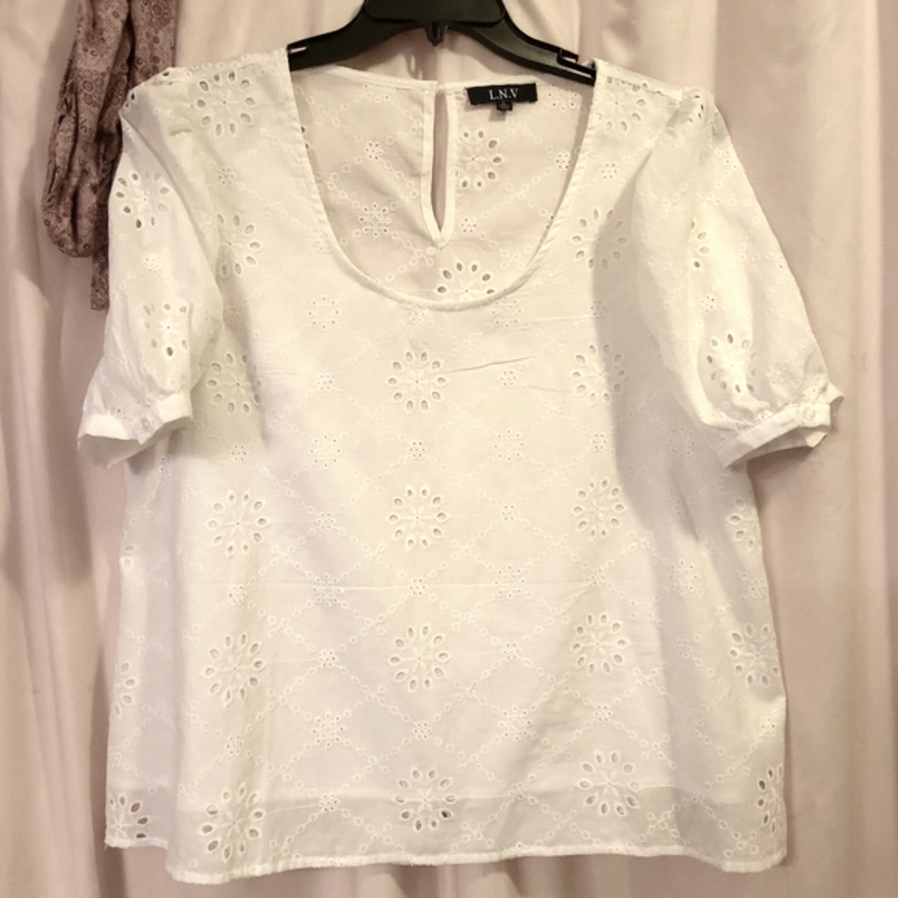 L.N.V. WOMANS XL LIGHT WEIGHT EMBROIDERED 100% COTTON TOP NEW